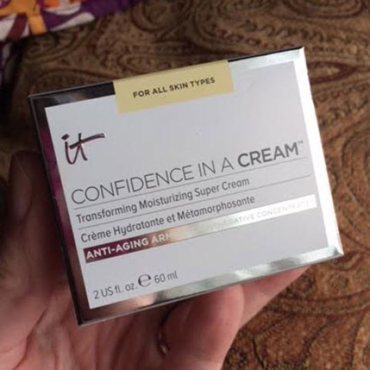 It Cosmetics Confidence in a Cream Moisturizing Super Cream Review