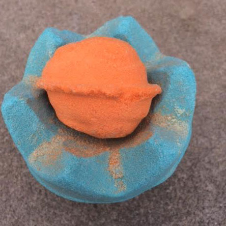 Lush Easter Chick 'N' Mix Bath Bomb Review